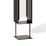 Windlicht AMO in schwarz, Studioansicht, einfache Reinigung durch Bodenöffnung, keine Wachsrückstände. Durchdachtes Design und hohe Qualität für Nutzer.