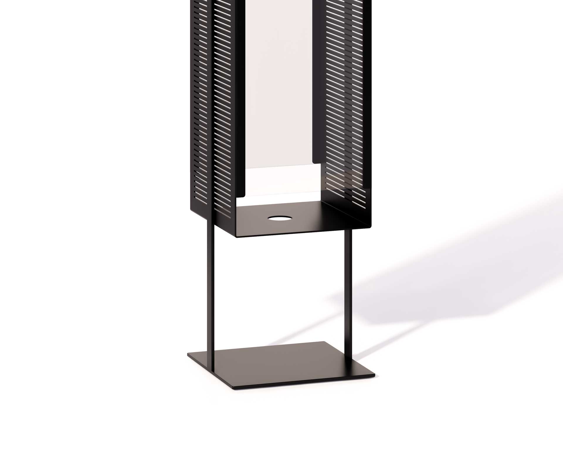 Windlicht AMO in schwarz, Studioansicht, einfache Reinigung durch Bodenöffnung, keine Wachsrückstände. Durchdachtes Design und hohe Qualität für Nutzer.