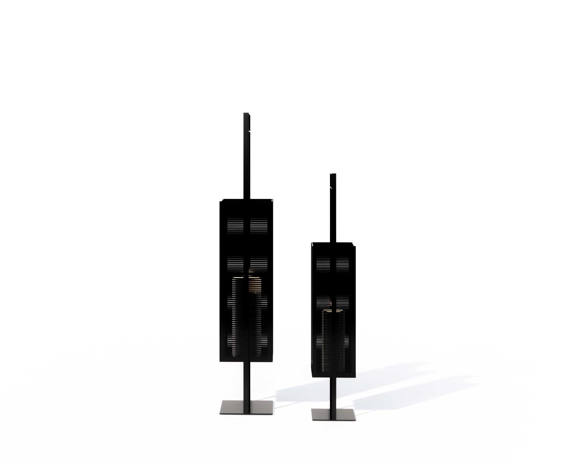 Hochwertiges Design- Windlicht AMO schwarz in Studio Perspektive, Seitenansicht, groß und klein aus Metall und Glas. Für Wohnbereich und Außenbereich. Spannende Licht- und Schattenspiele entstehen durch unterschiedliche Perspektiven.